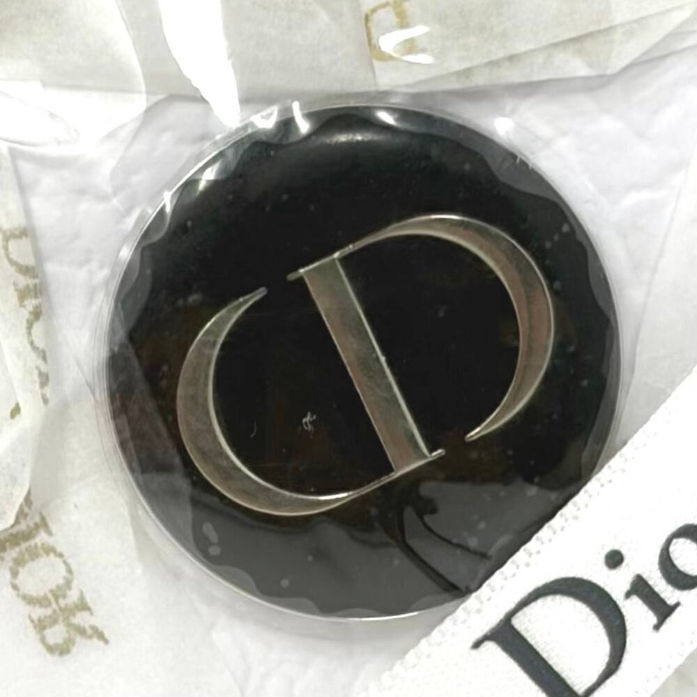 Dior Beaute ‘CD’ Pin - Picture 5 of 5